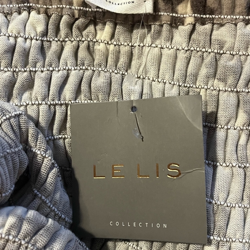 Le Lis leopard Gray Smocked Top-short - Picture 2 of 5